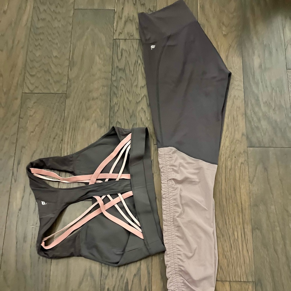 Fabletics Purelux Grey & Dusty Rose Ruffled Laceup Leghings & Bra